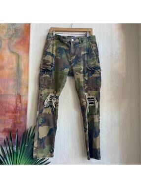 Amiri Camo Distress Cargo Jeans | Men's 36 x 29